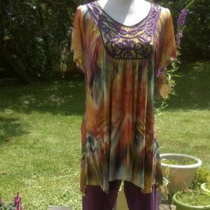 Lace Applique Top w/ Capri Leggings